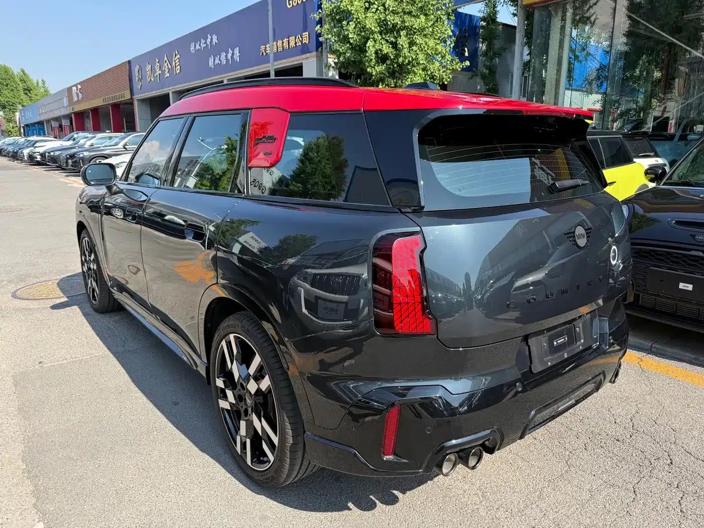 MINI JCW COUNTRYMAN 2024 2.0T JOHN COOPER WORKS — миниатюра 4