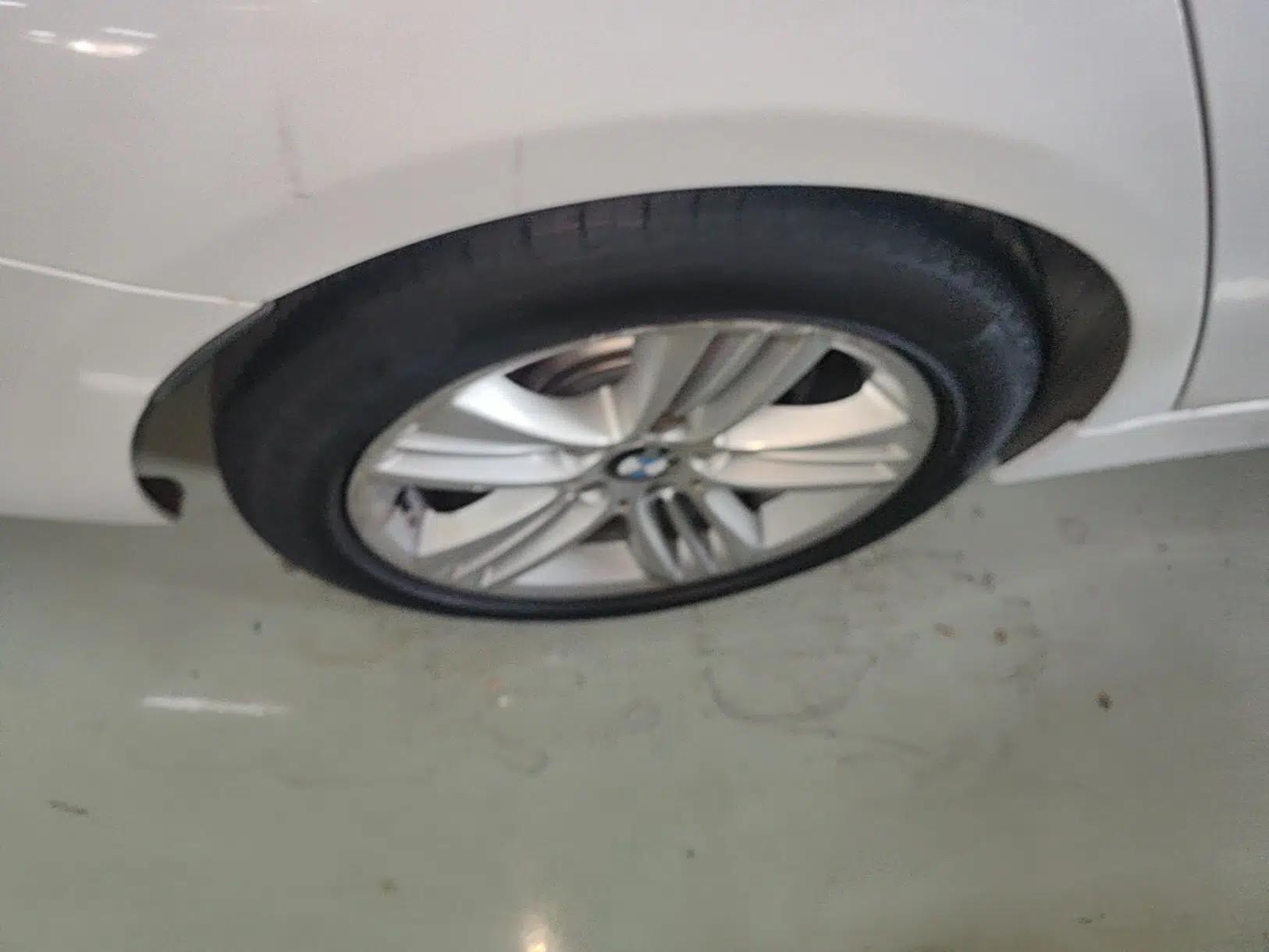 BMW 3 Series 2018 318Li — миниатюра 16