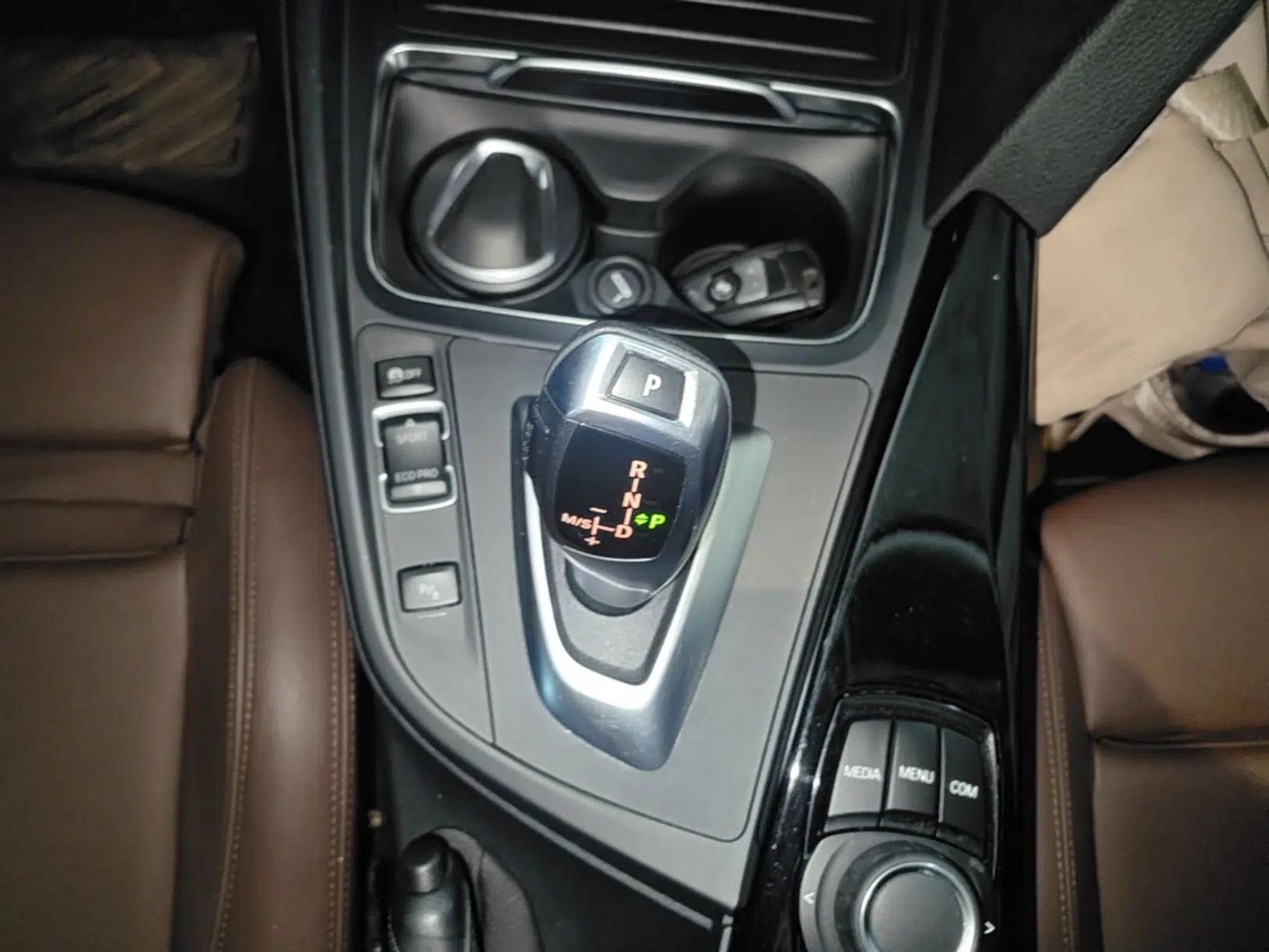 BMW 3 Series 2018 318Li — миниатюра 21