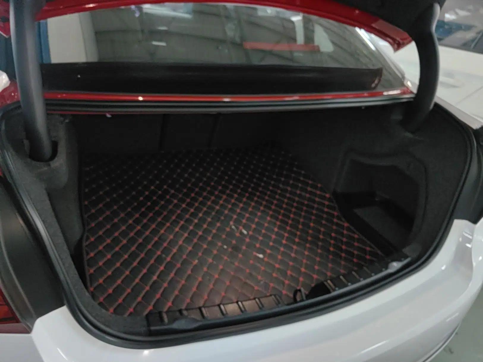 BMW 3 Series 2018 318Li — миниатюра 27