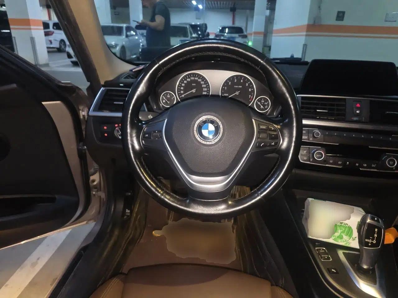 BMW 3 Series 2018 320Li Fashion Model — миниатюра 10