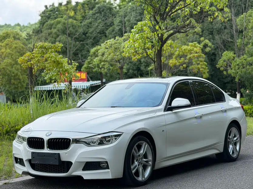 BMW 3 Series 2019 320i M Sport Package — миниатюра 1