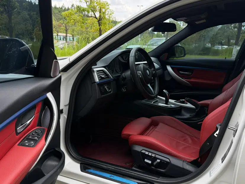 BMW 3 Series 2019 320i M Sport Package — миниатюра 11