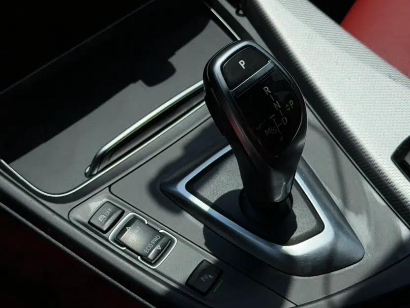BMW 3 Series 2019 320i M Sport Package — миниатюра 13