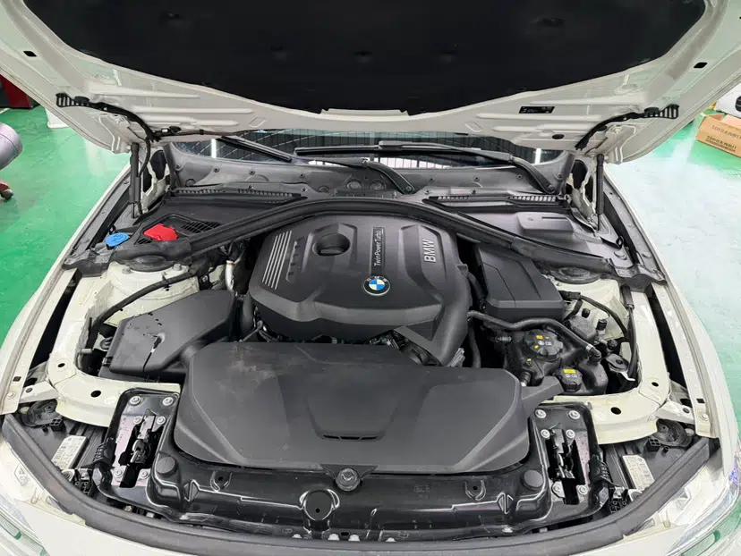 BMW 3 Series 2019 320i M Sport Package — миниатюра 16