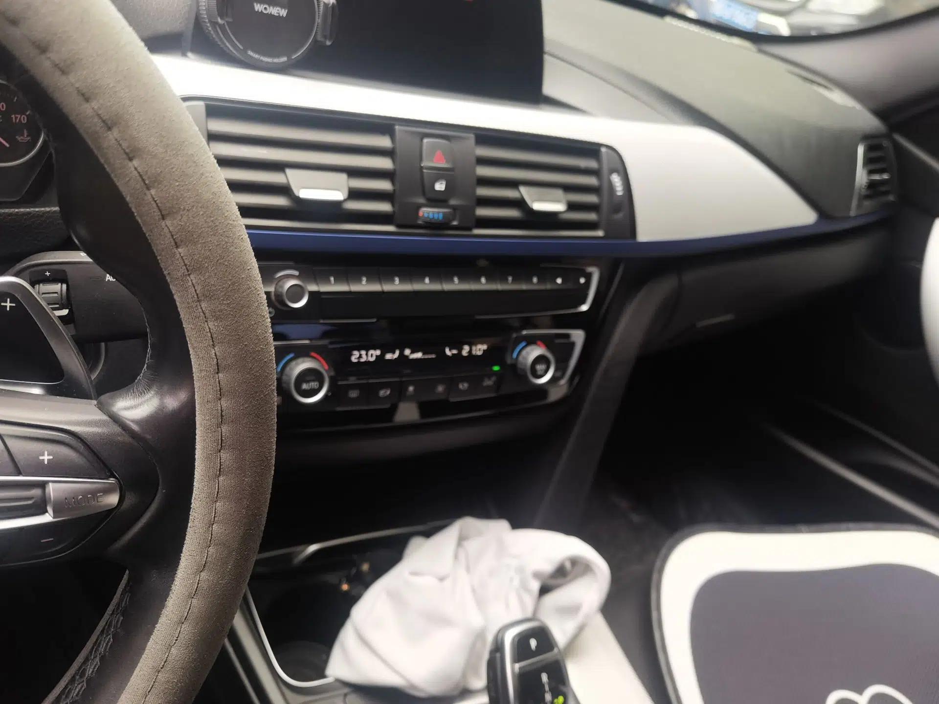 BMW 3 Series 2018 320i M Sport Package — миниатюра 13