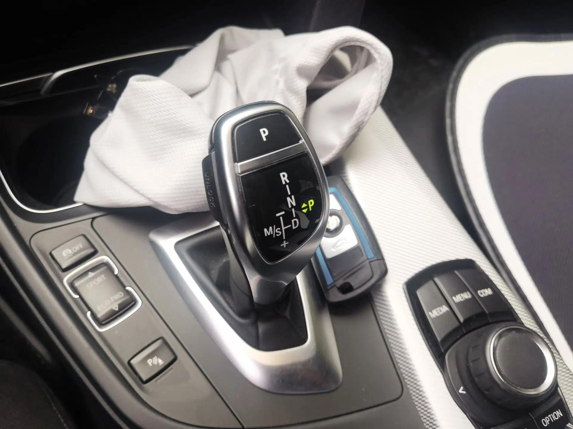 BMW 3 Series 2018 320i M Sport Package — миниатюра 14