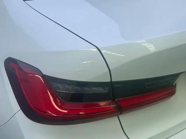 BMW 3 Series 2021 Restyled 325Li M Sport Package — миниатюра 11