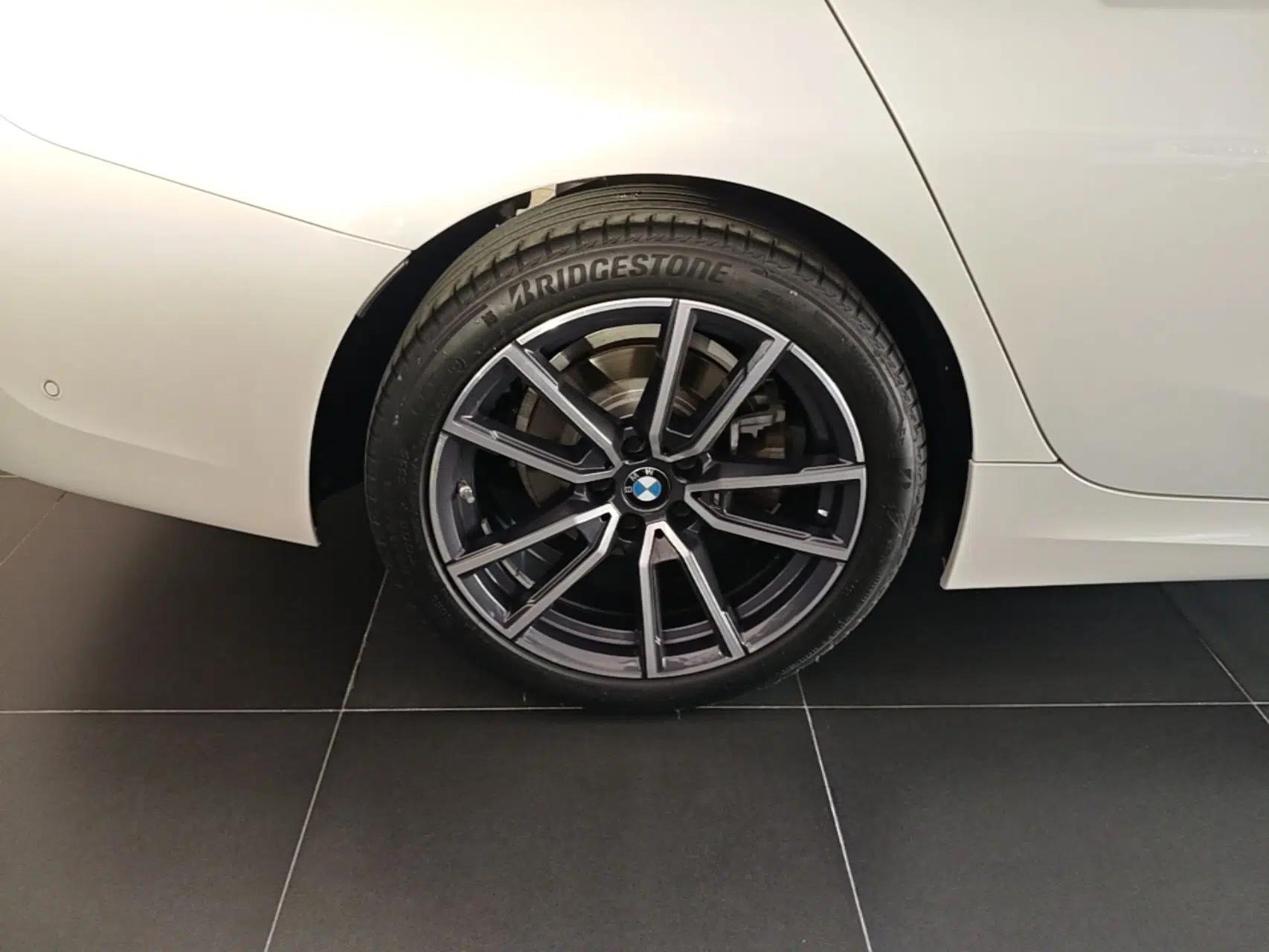 BMW 3 Series 2022 Updated 325Li M Sport Package — миниатюра 11