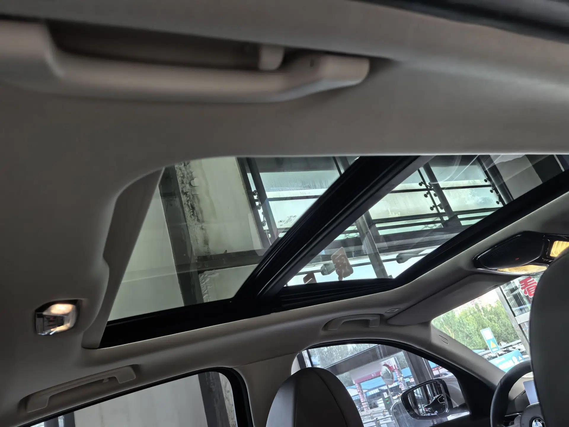BMW 3 Series 2023 325Li M Sport Package — миниатюра 29