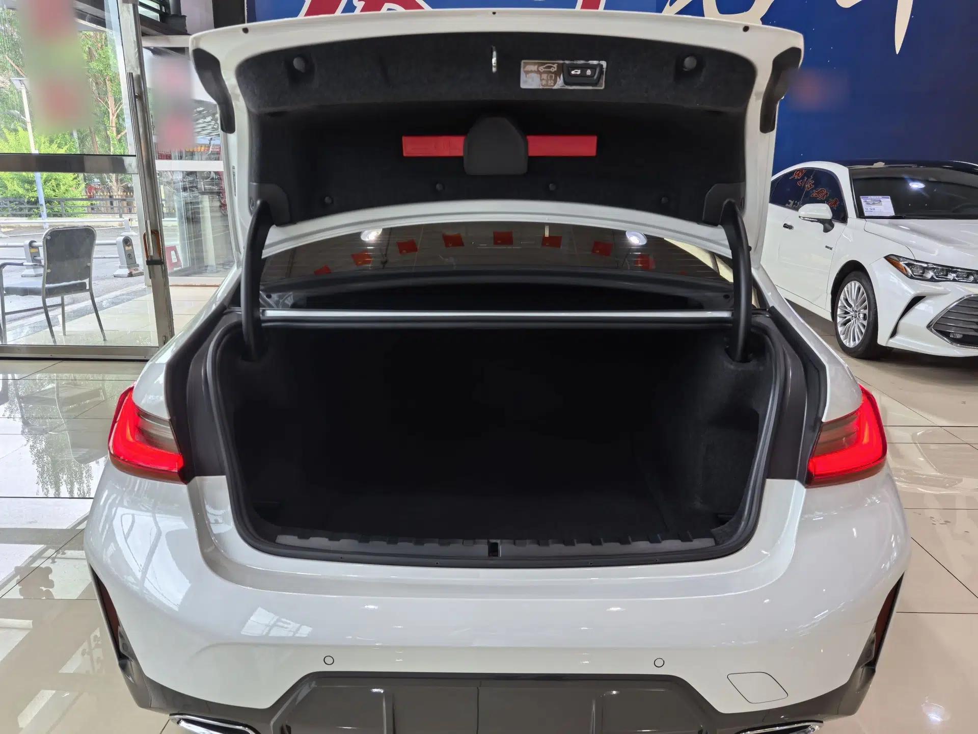 BMW 3 Series 2023 325Li M Sport Package — миниатюра 30
