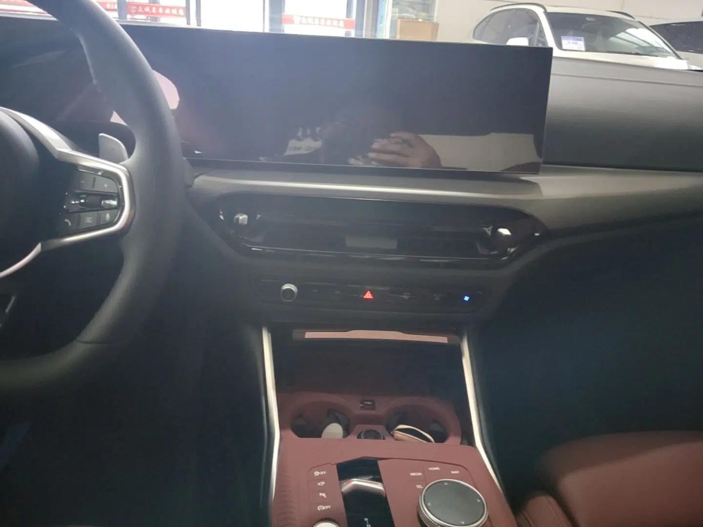 BMW 3 Series 2025 325i M Sport Package — миниатюра 15