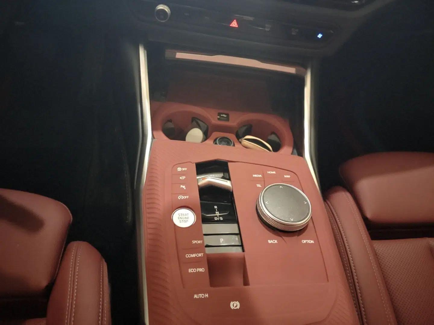BMW 3 Series 2025 325i M Sport Package — миниатюра 16