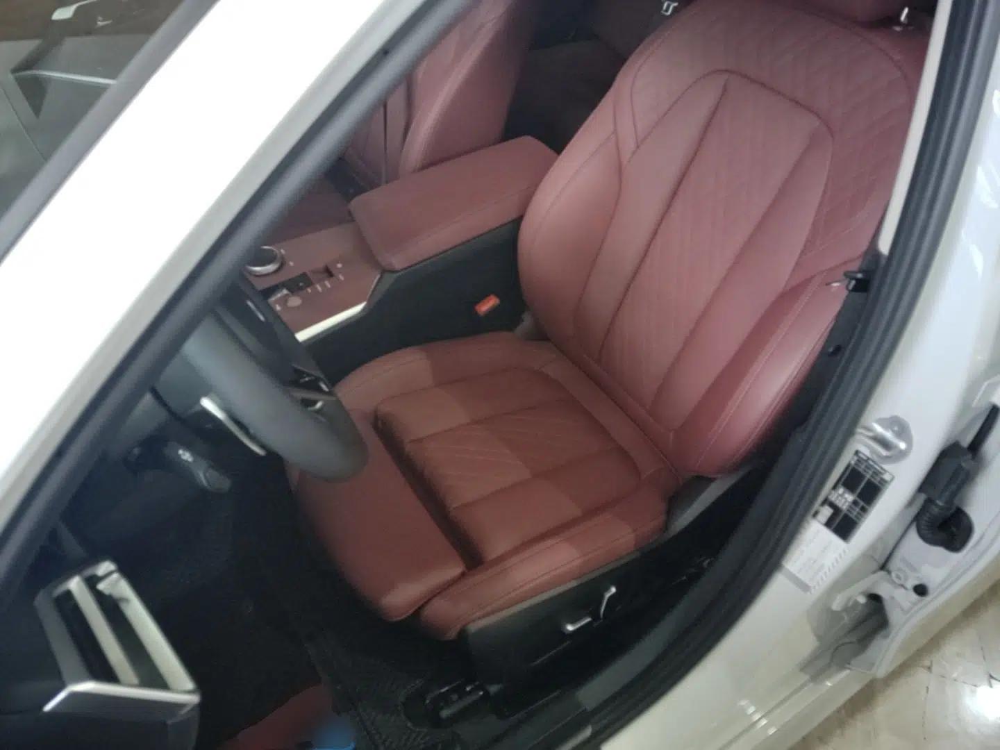 BMW 3 Series 2025 325i M Sport Package — миниатюра 17