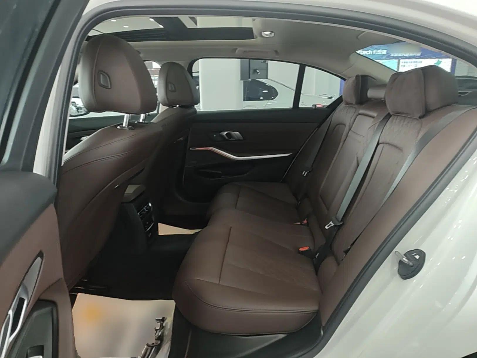 BMW 3 Series 2025 330Li M Sport Shadowline Package — миниатюра 20