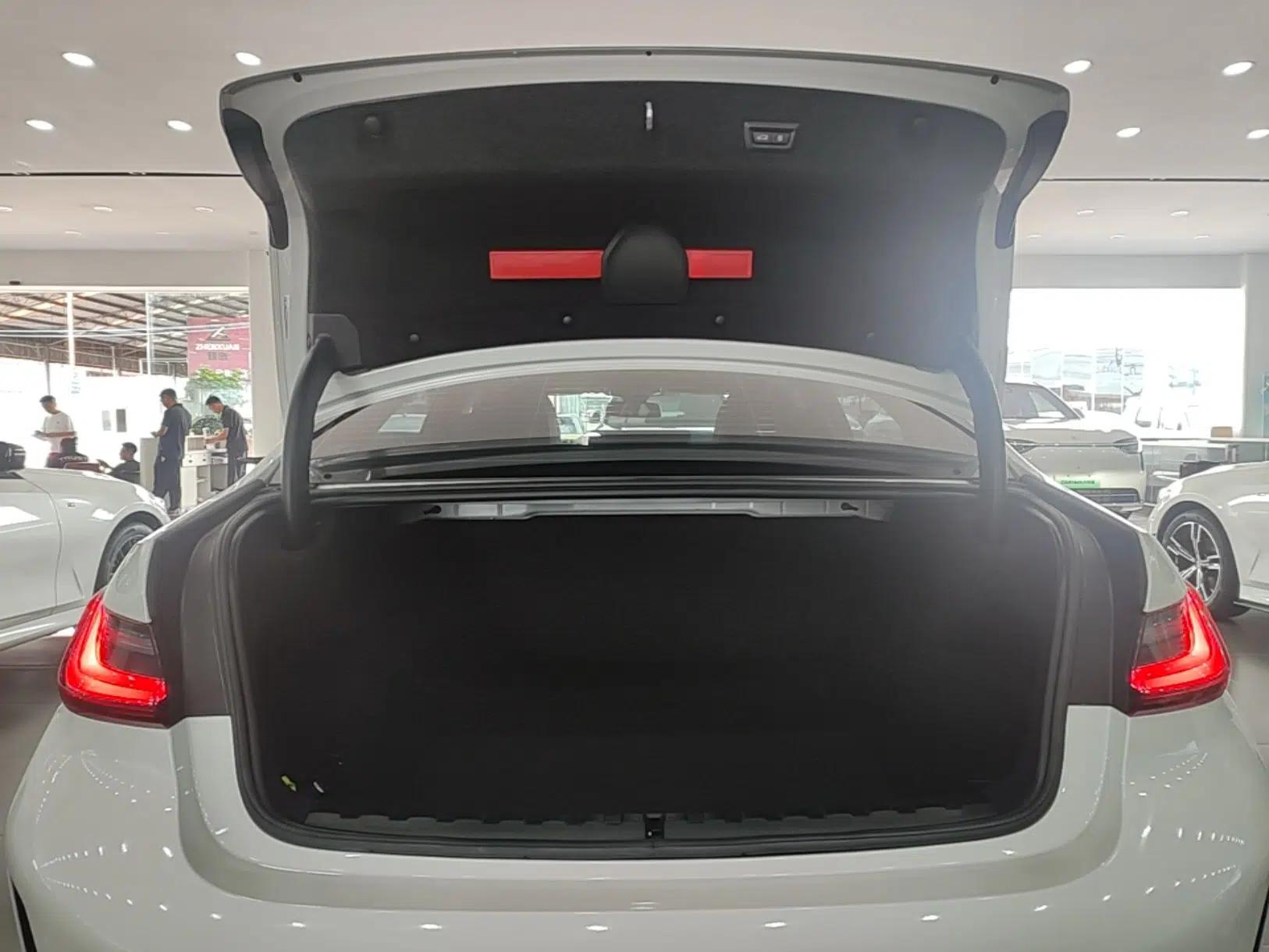 BMW 3 Series 2025 330Li M Sport Shadowline Package — миниатюра 22