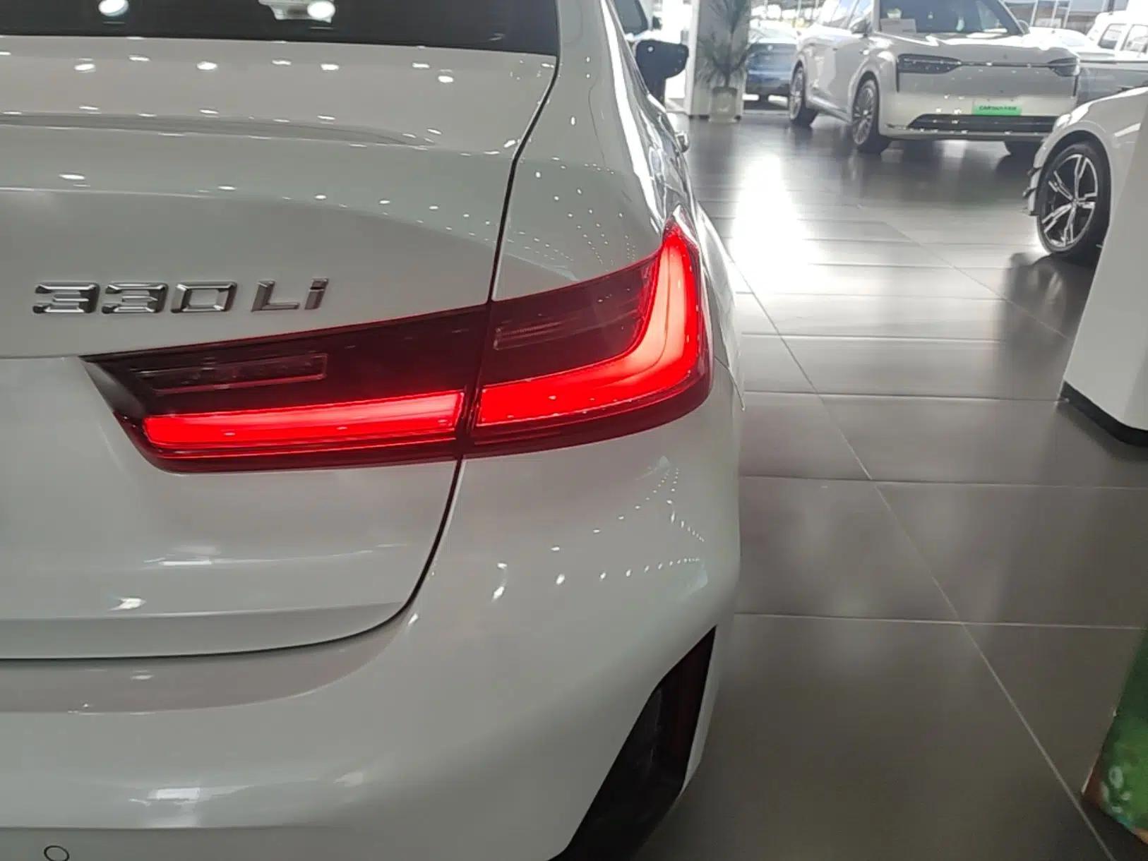 BMW 3 Series 2025 330Li M Sport Shadowline Package — миниатюра 9