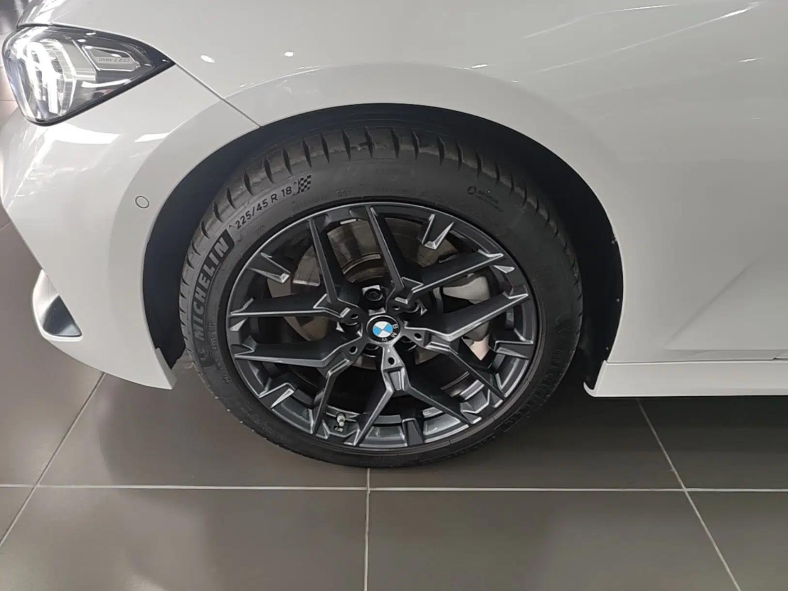 BMW 3 Series 2025 330Li M Sport Shadowline Package — миниатюра 10