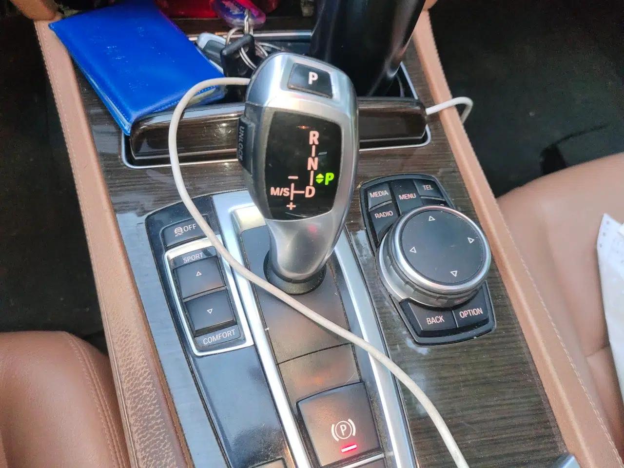 BMW 7 Series 2014 730Li Premium Edition — миниатюра 14