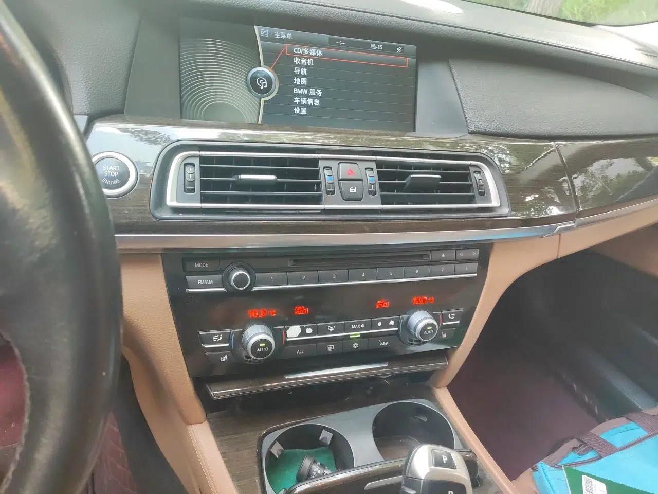 BMW 7 Series 2011 730Li Elegant Model — миниатюра 13