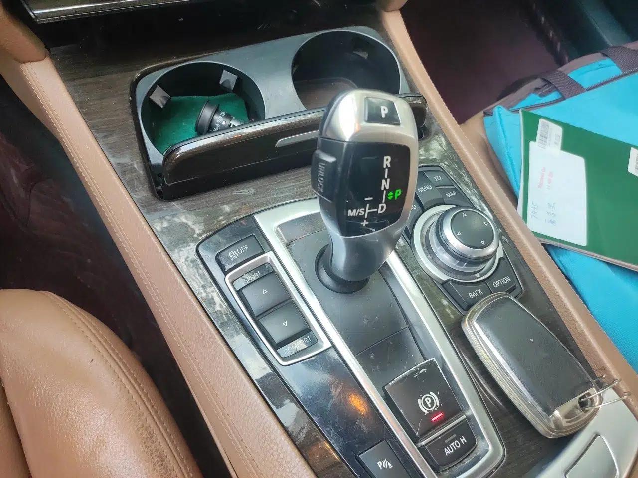 BMW 7 Series 2011 730Li Elegant Model — миниатюра 14