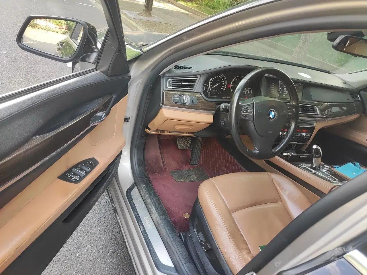 BMW 7 Series 2011 730Li Elegant Model — миниатюра 16