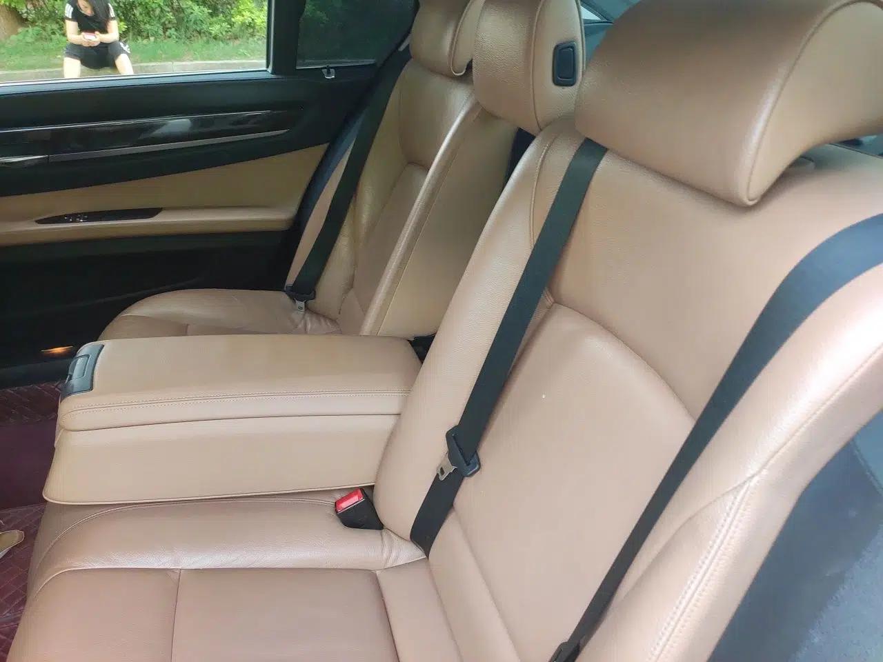 BMW 7 Series 2011 730Li Elegant Model — миниатюра 17