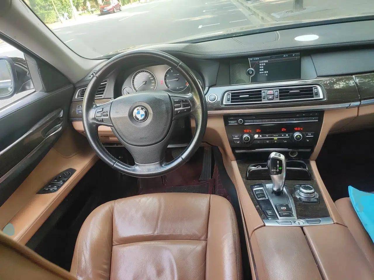 BMW 7 Series 2011 730Li Elegant Model — миниатюра 10