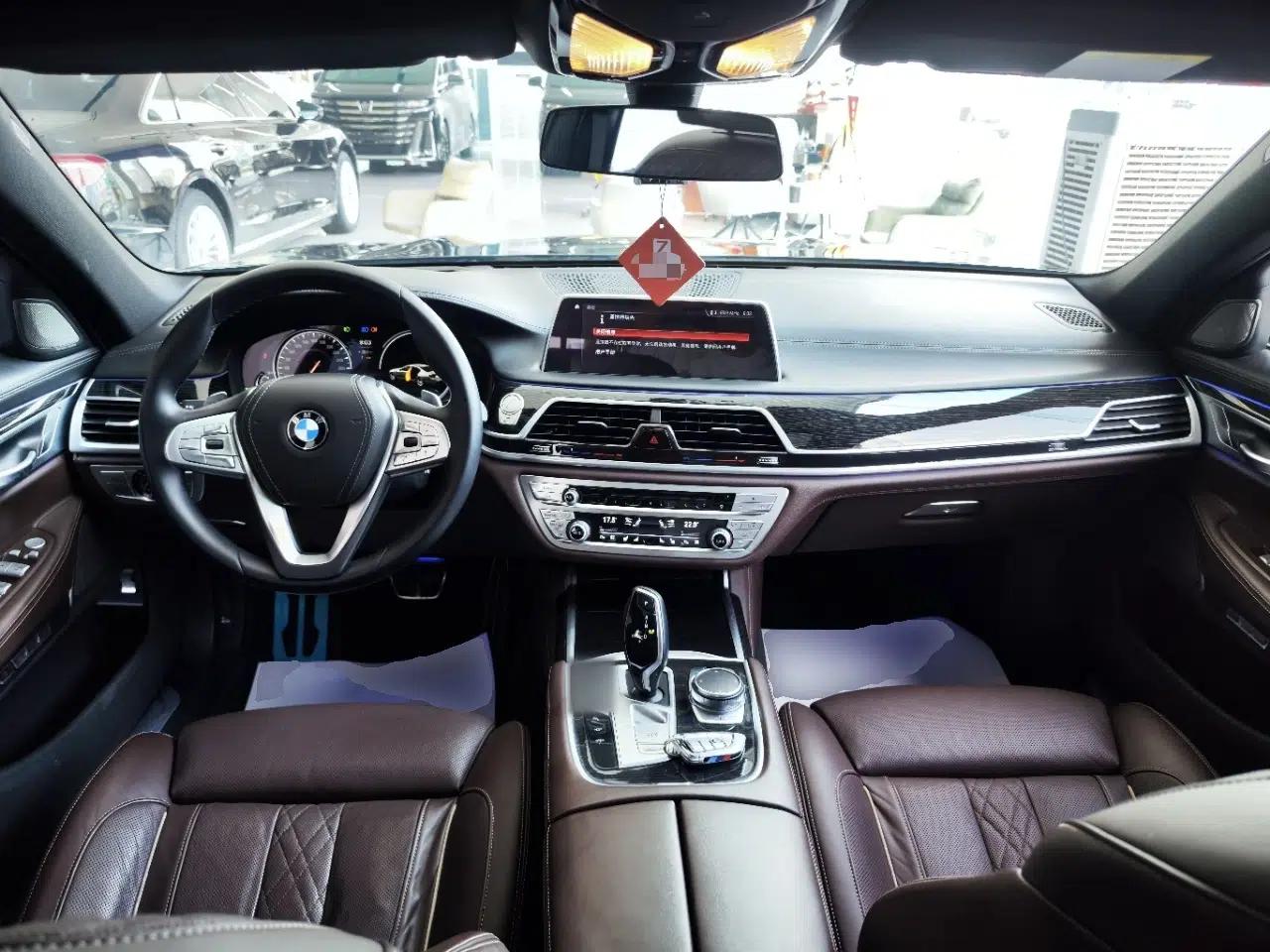 BMW 7 Series 2018 730Li Luxury Edition M Sport Package — миниатюра 12