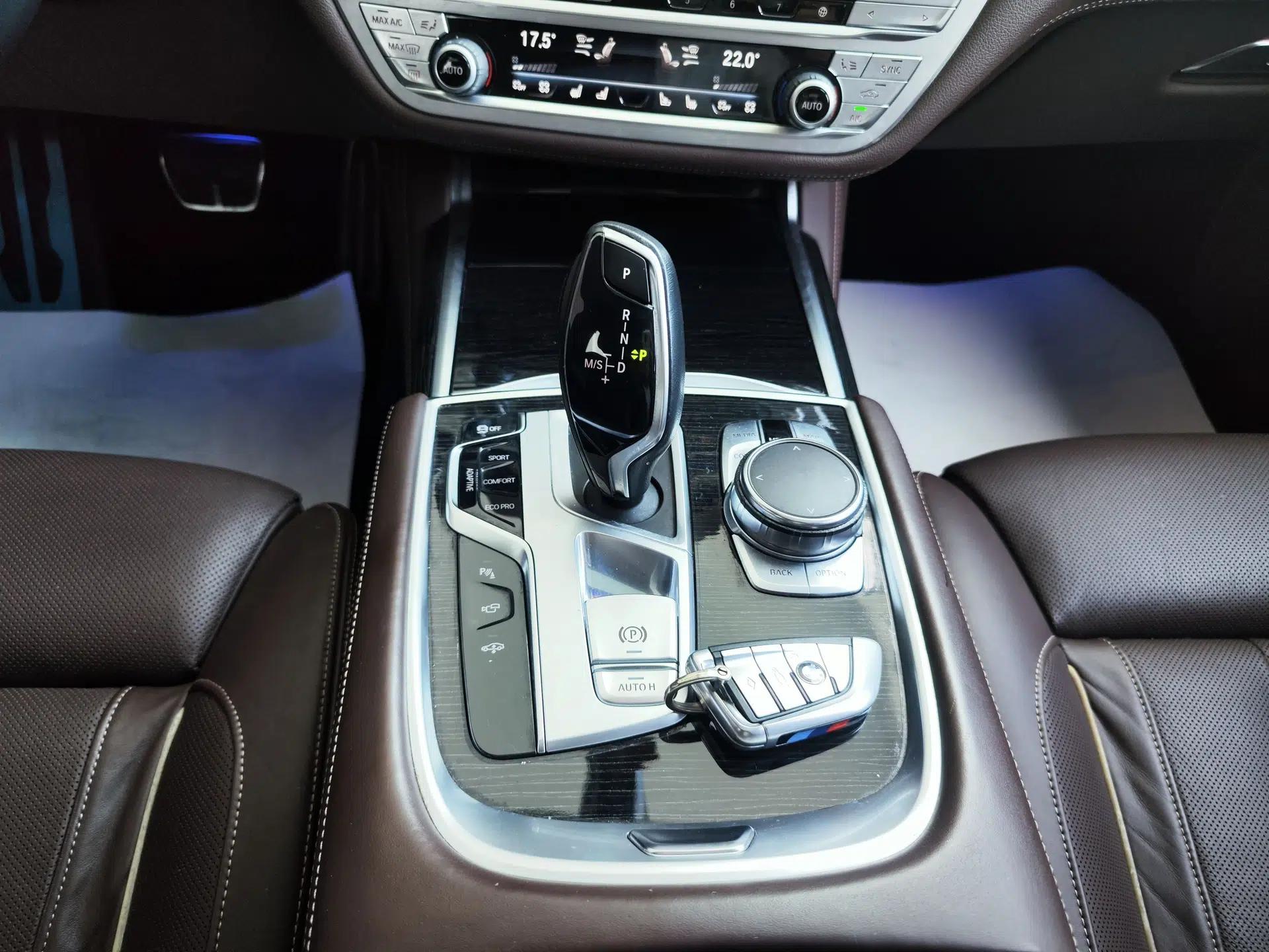 BMW 7 Series 2018 730Li Luxury Edition M Sport Package — миниатюра 16