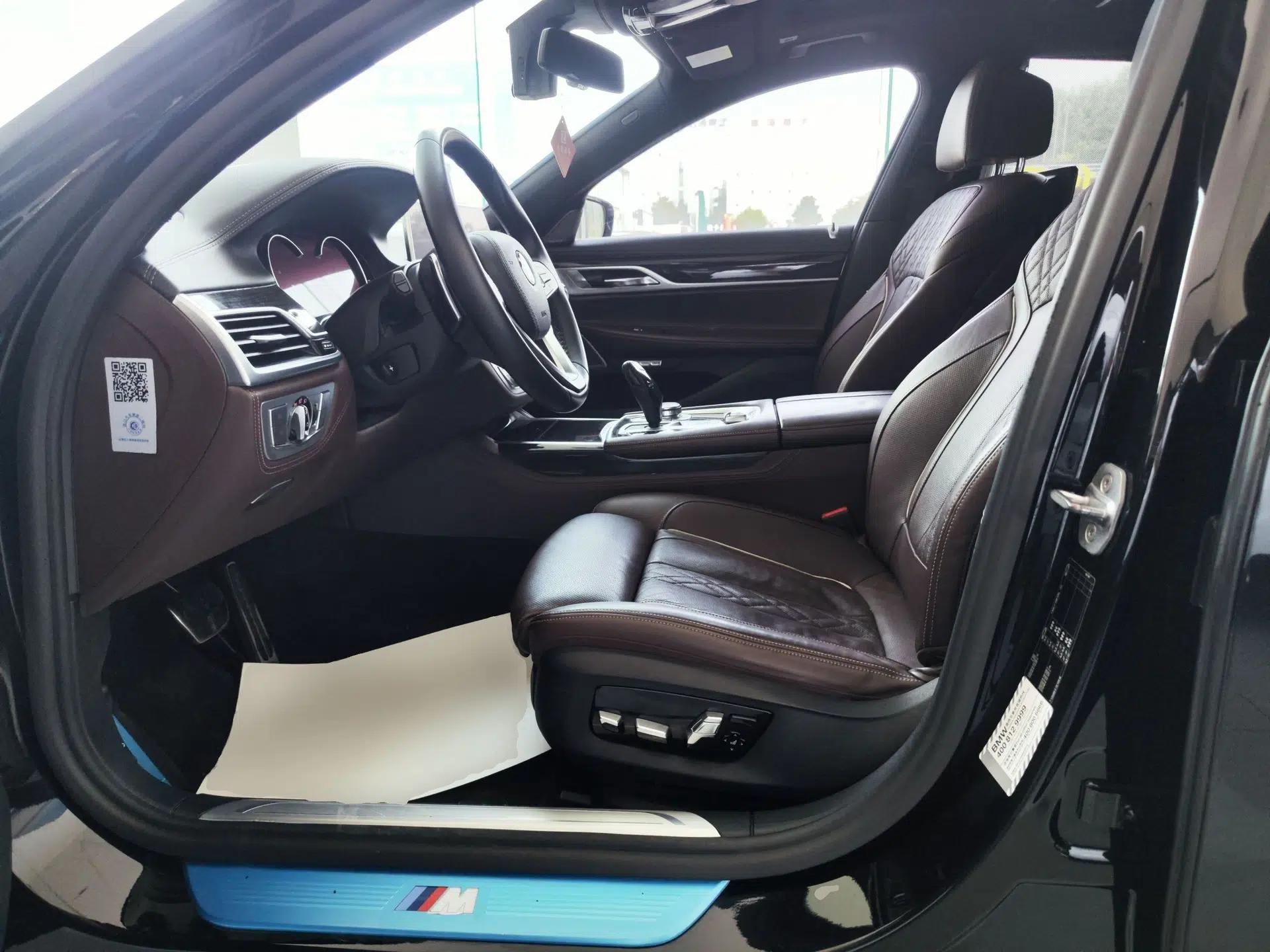 BMW 7 Series 2018 730Li Luxury Edition M Sport Package — миниатюра 17