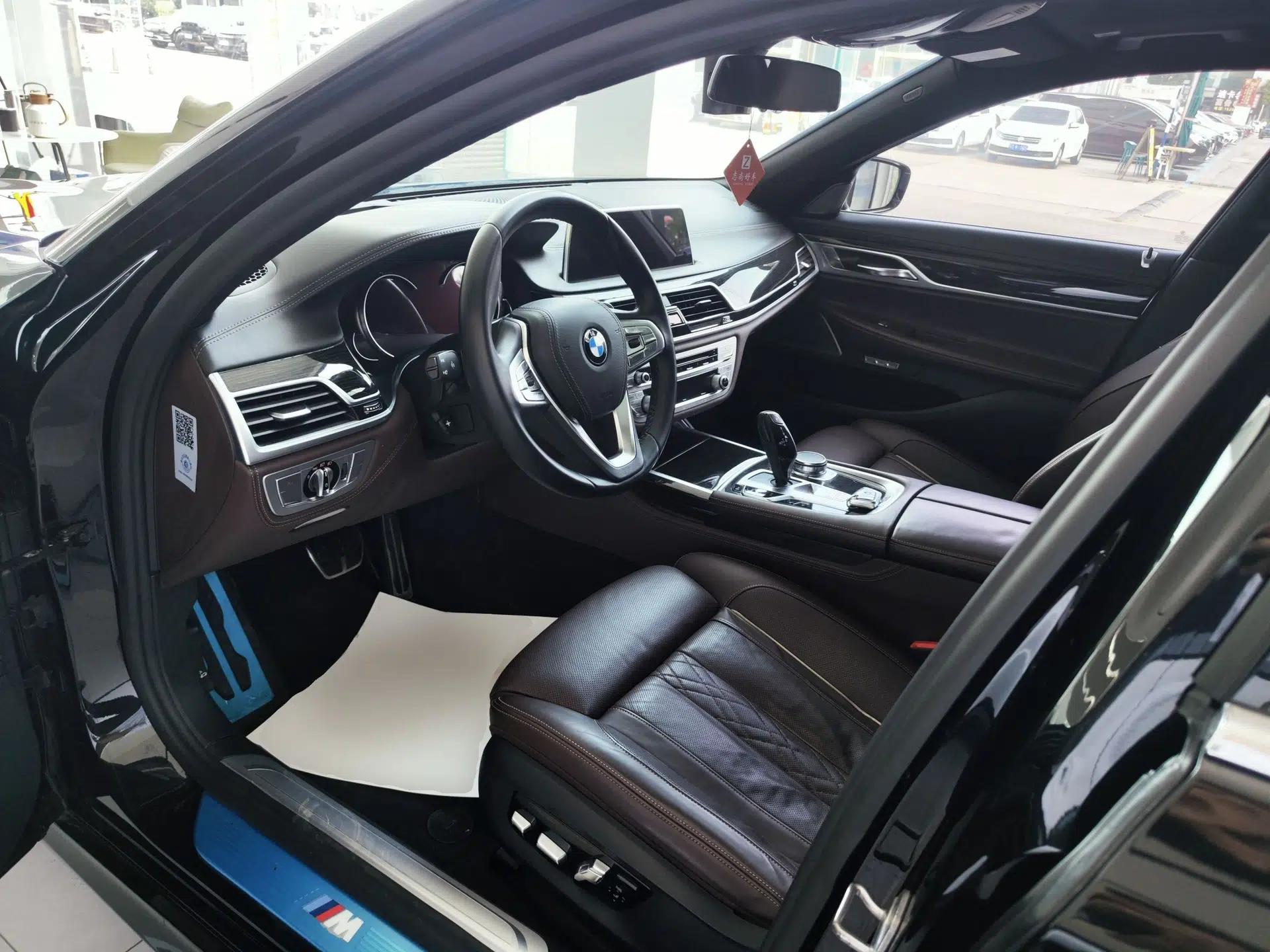 BMW 7 Series 2018 730Li Luxury Edition M Sport Package — миниатюра 18