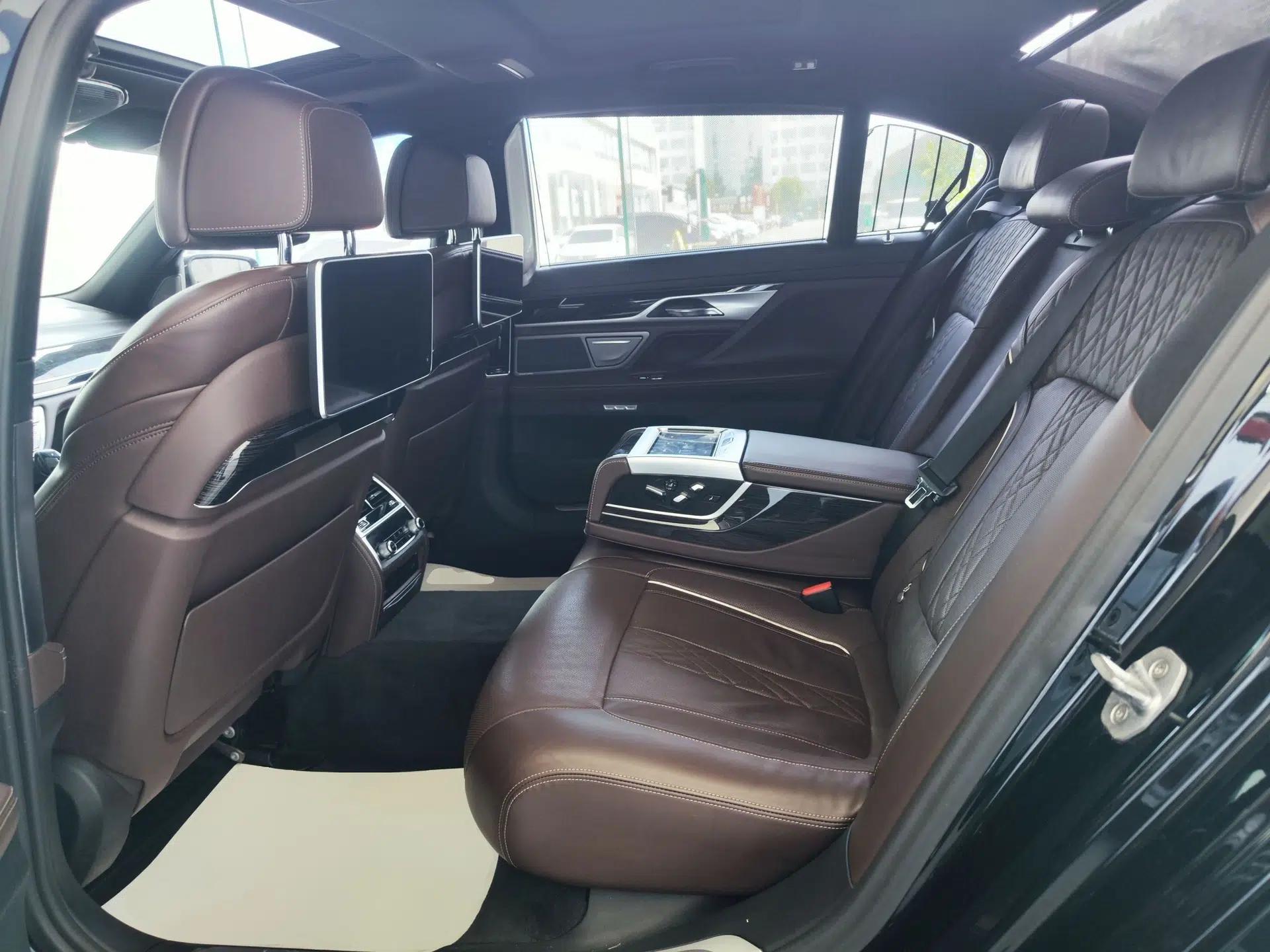 BMW 7 Series 2018 730Li Luxury Edition M Sport Package — миниатюра 20