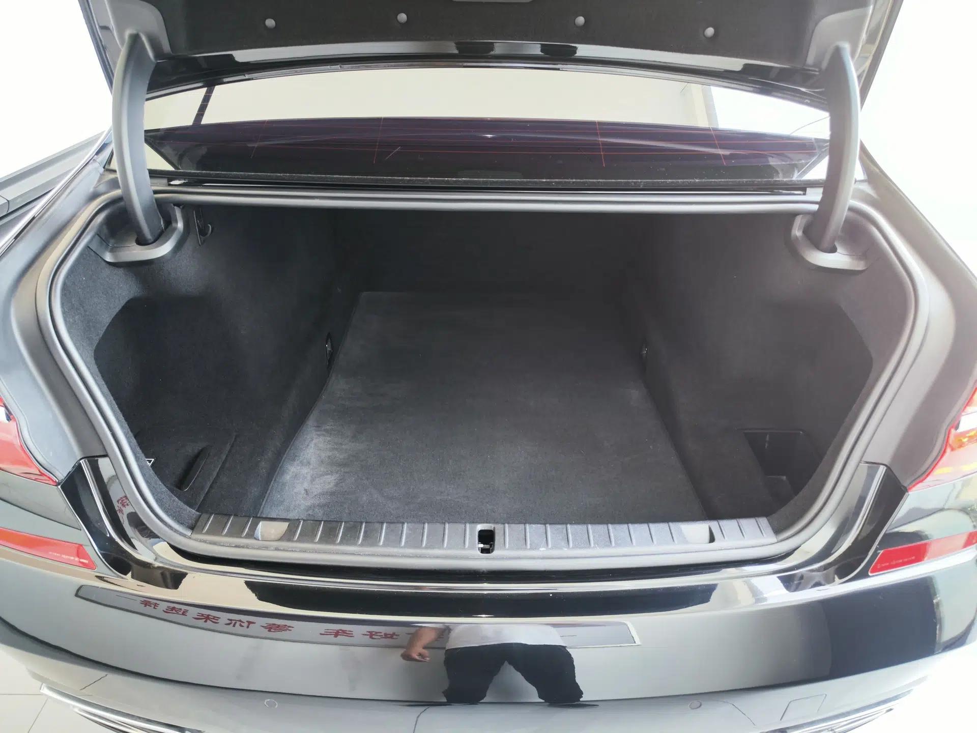 BMW 7 Series 2018 730Li Luxury Edition M Sport Package — миниатюра 22