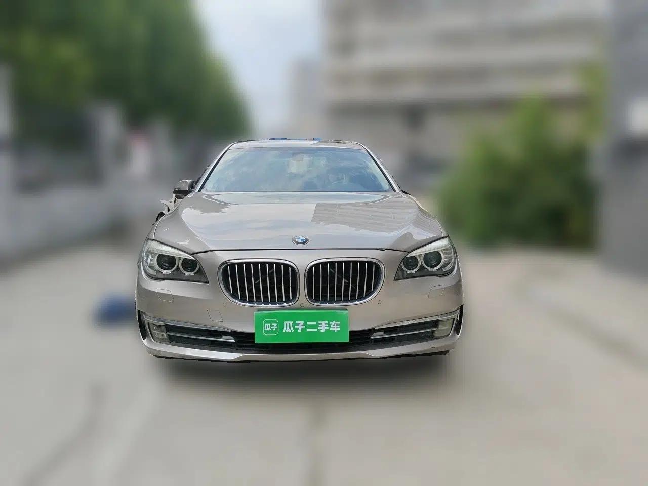 BMW 7 Series 2013 730Li Luxury Model — миниатюра 2