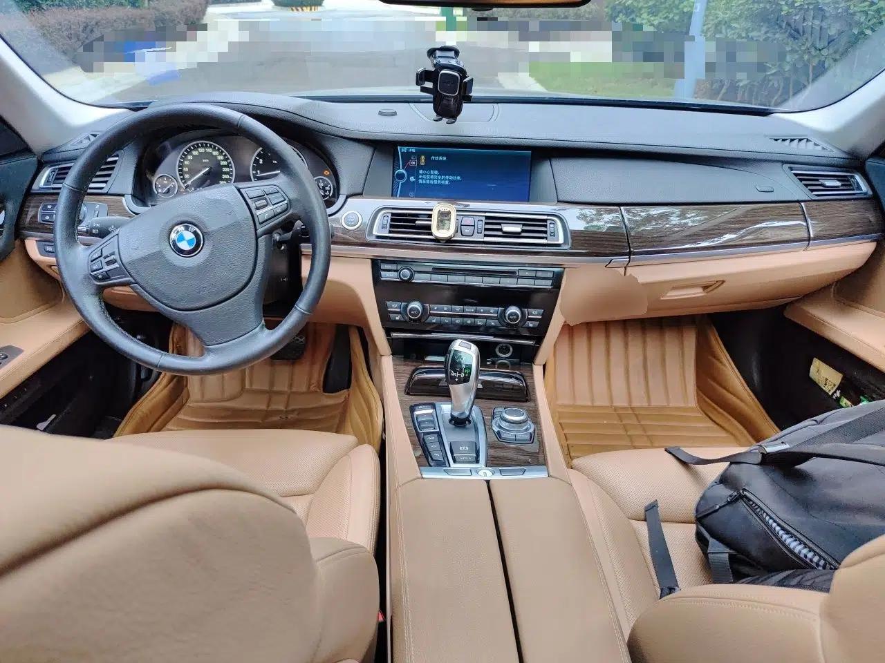 BMW 7 Series 2011 750Li xDrive — миниатюра 9