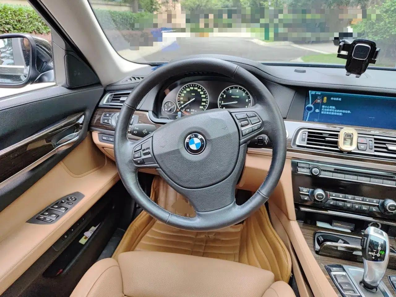 BMW 7 Series 2011 750Li xDrive — миниатюра 10