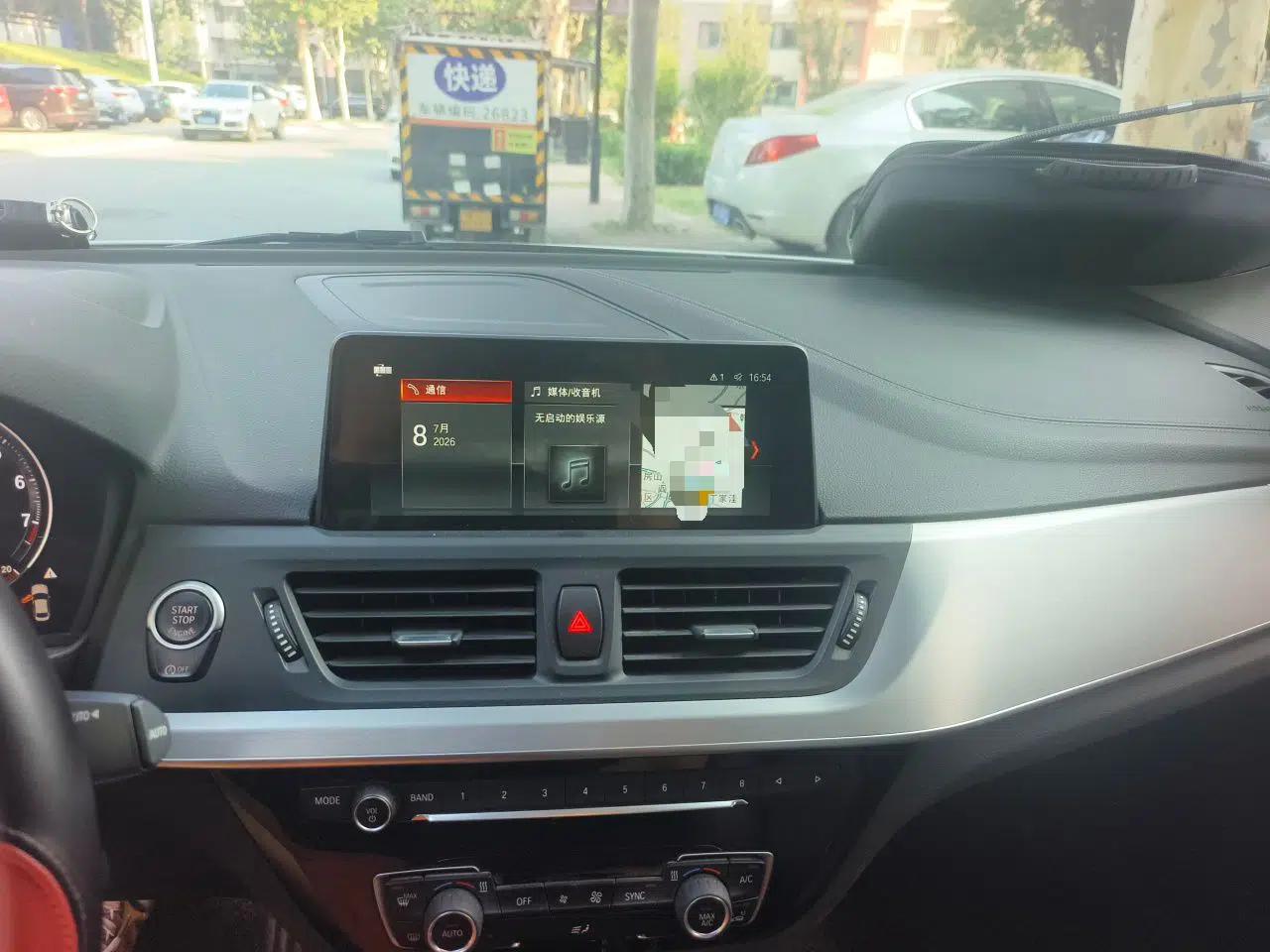 BMW 1 Series 2018 120i Design Package Model — миниатюра 13