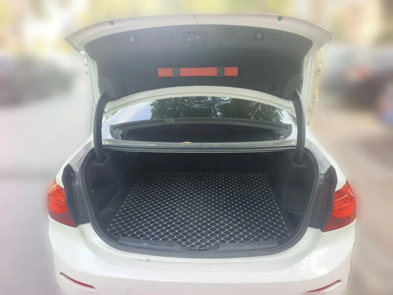 BMW 1 Series 2018 120i Design Package Model — миниатюра 19