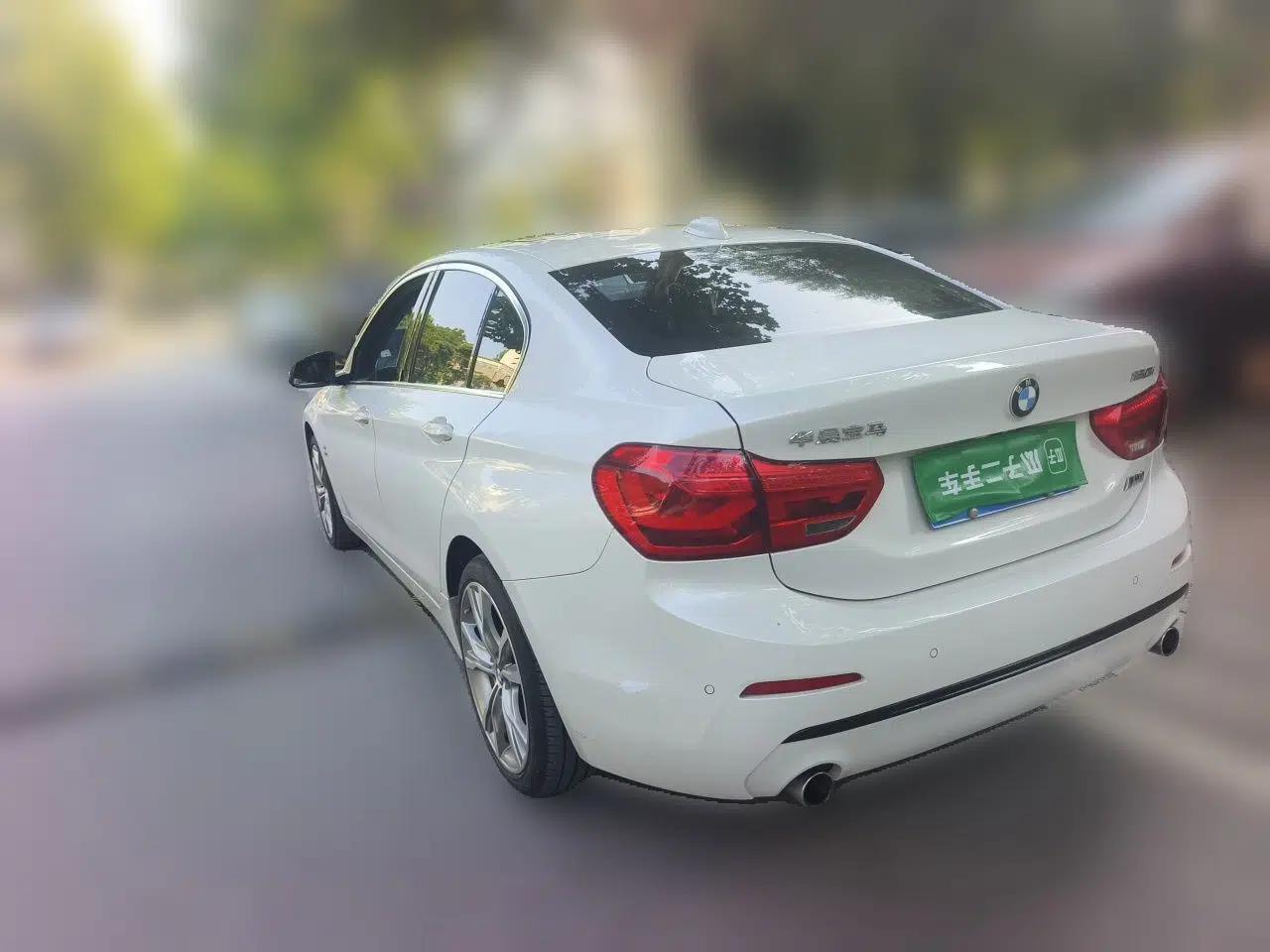 BMW 1 Series 2018 120i Design Package Model — миниатюра 4