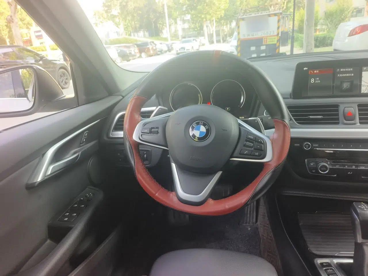 BMW 1 Series 2018 120i Design Package Model — миниатюра 10