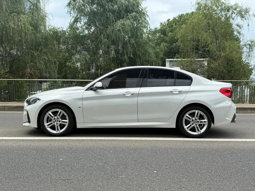 BMW 1 Series 2019 118i M Sport Package — миниатюра 12