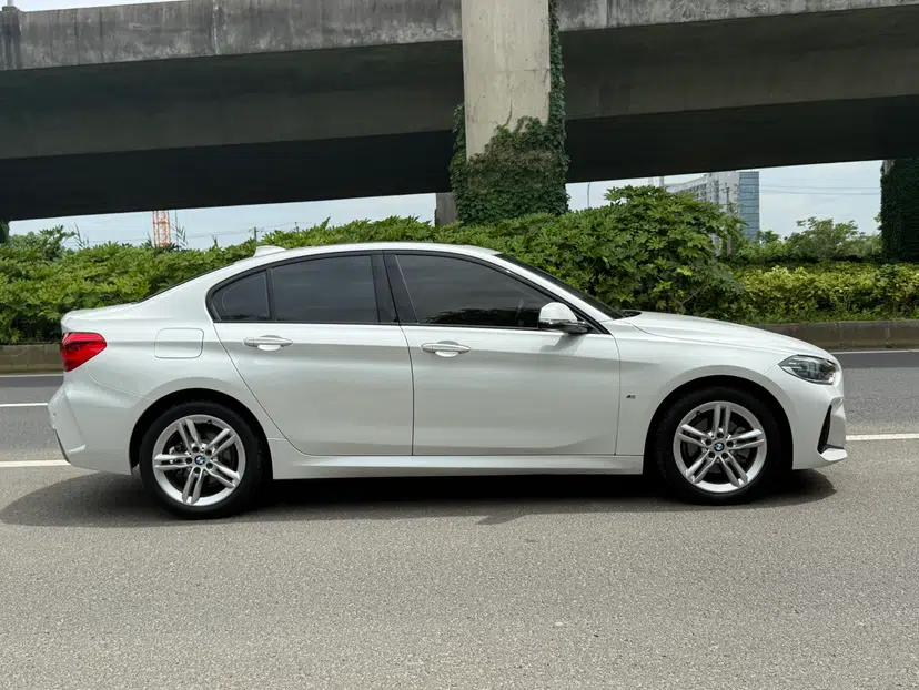 BMW 1 Series 2019 118i M Sport Package — миниатюра 17
