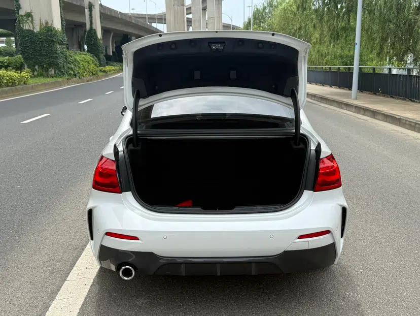 BMW 1 Series 2019 118i M Sport Package — миниатюра 33