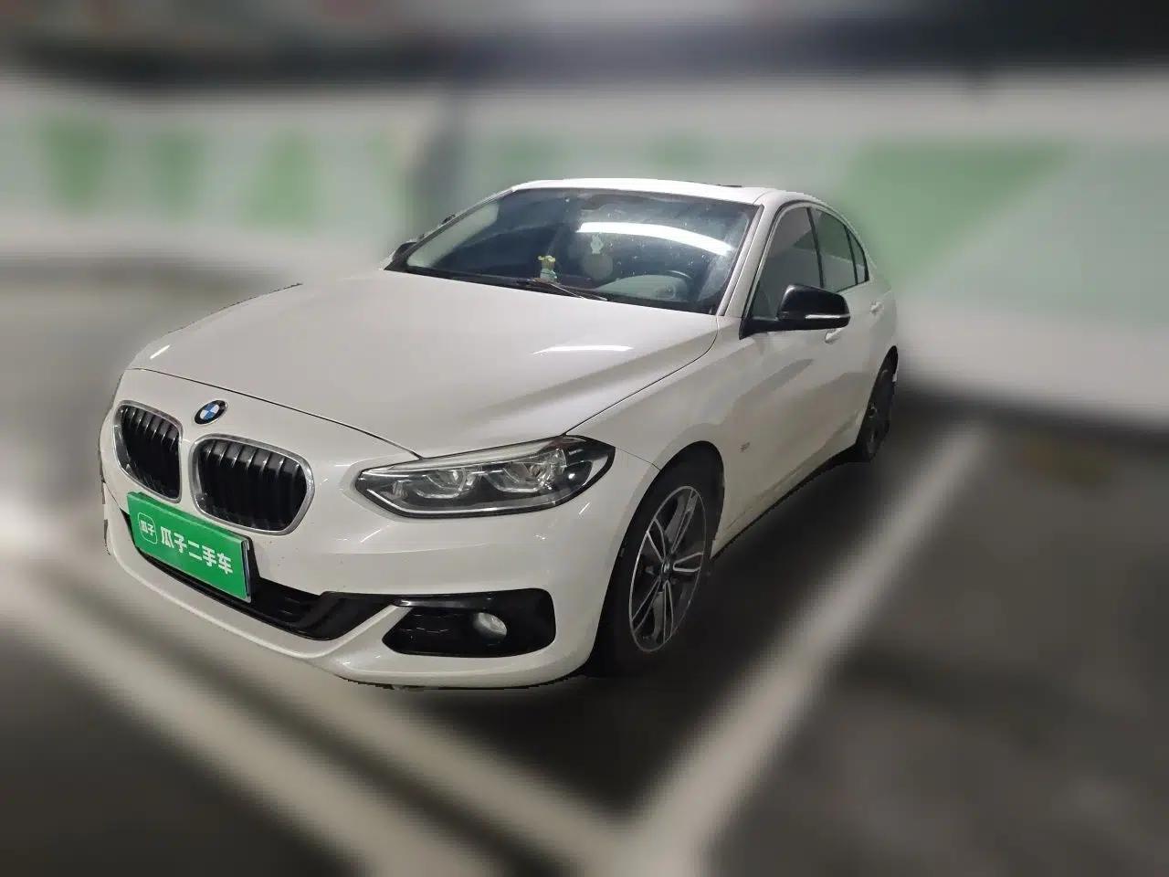 BMW 1 Series 2018 118i Sport Edition — миниатюра 1