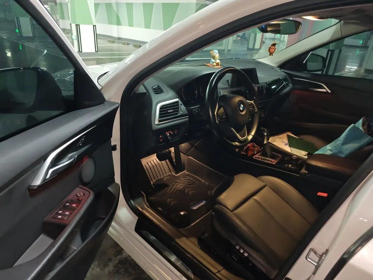 BMW 1 Series 2018 118i Sport Edition — миниатюра 16