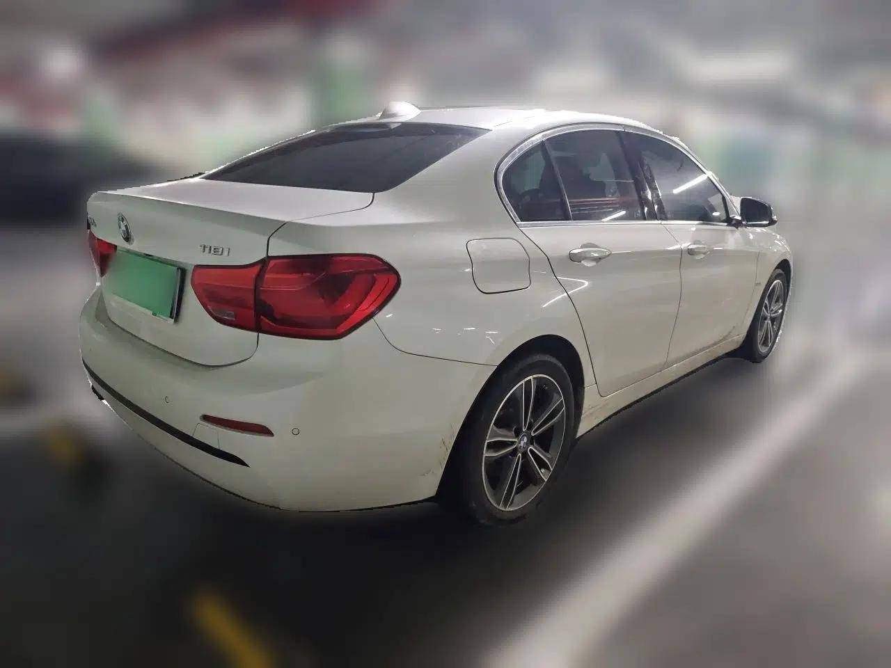 BMW 1 Series 2018 118i Sport Edition — миниатюра 6