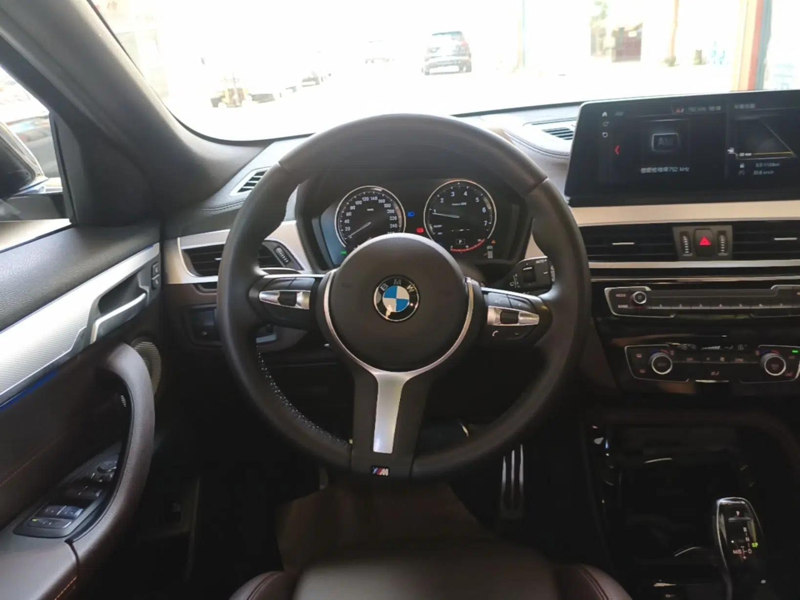 BMW X2 2021 Restyled sDrive25i Midnight Edition — миниатюра 13