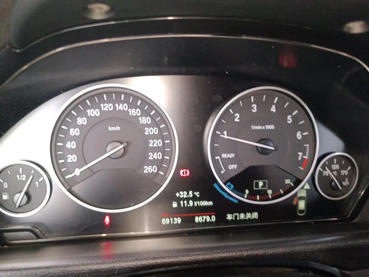 BMW 3 Series GT 2018 320i Sport Edition — миниатюра 11