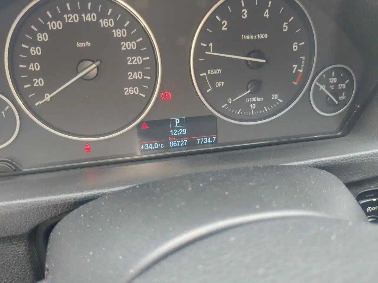 BMW 3 Series GT 2013 320i Leading Model — миниатюра 12